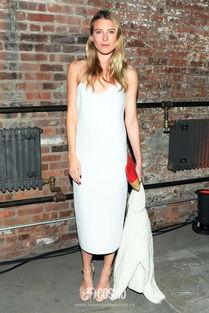 明星衣服新闻,时尚穿搭背后的故事与潮流解析